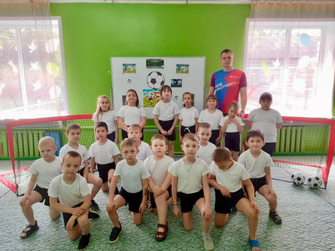 Сегодня наш инструктор по физической культуре Беланов И.А. провел увлекательное мероприятие «Футбольная Викторина» в рамках проекта «Футбол в детский сад». Сегодня наш инструктор по физической культуре Беланов И.А. провел увлекательное мероприятие «Футбольная Викторина» в рамках проекта «Футбол в детский сад».